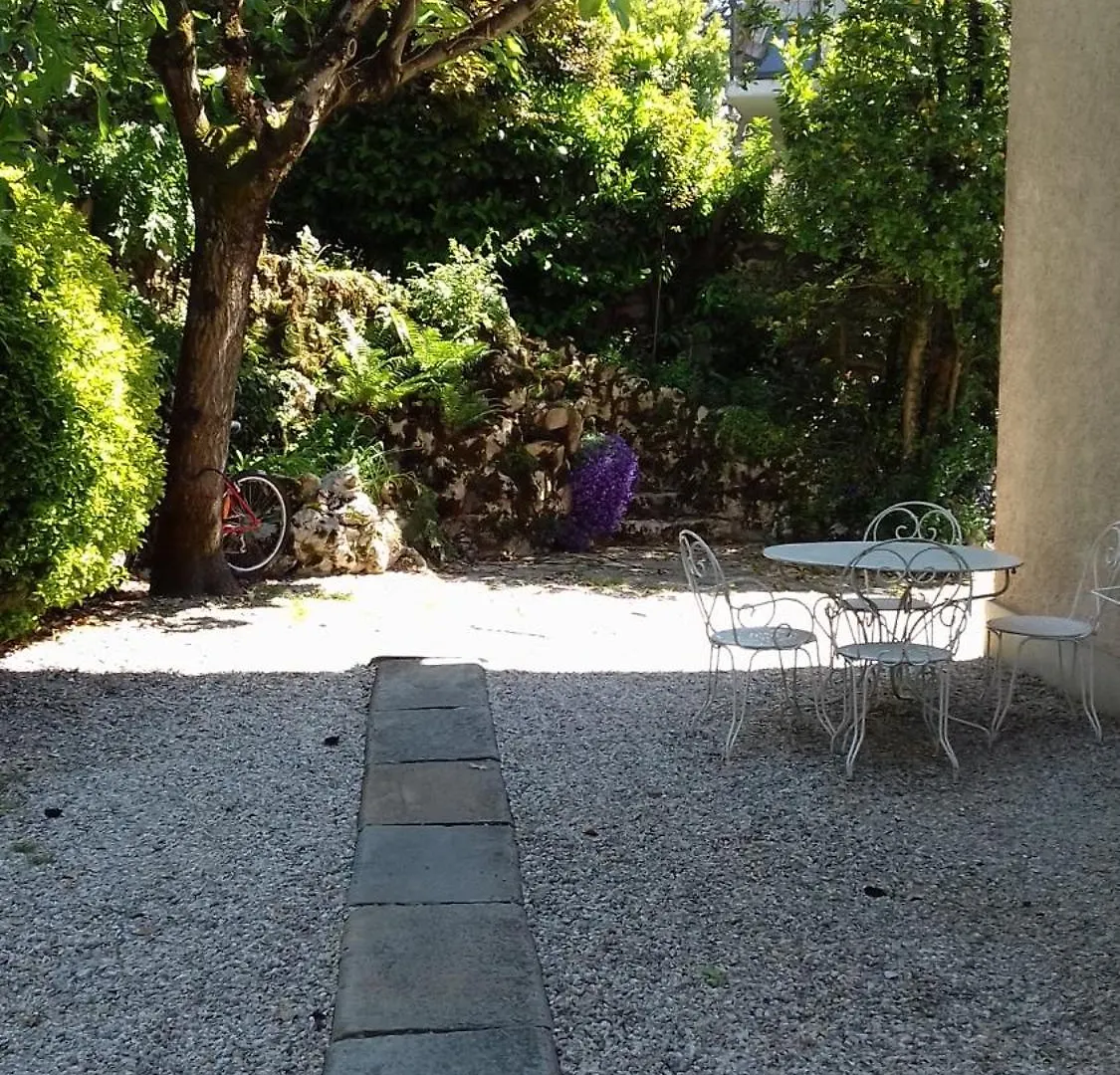Duplex 2 Personnes, Apartment Aix-les-Bains 0*,